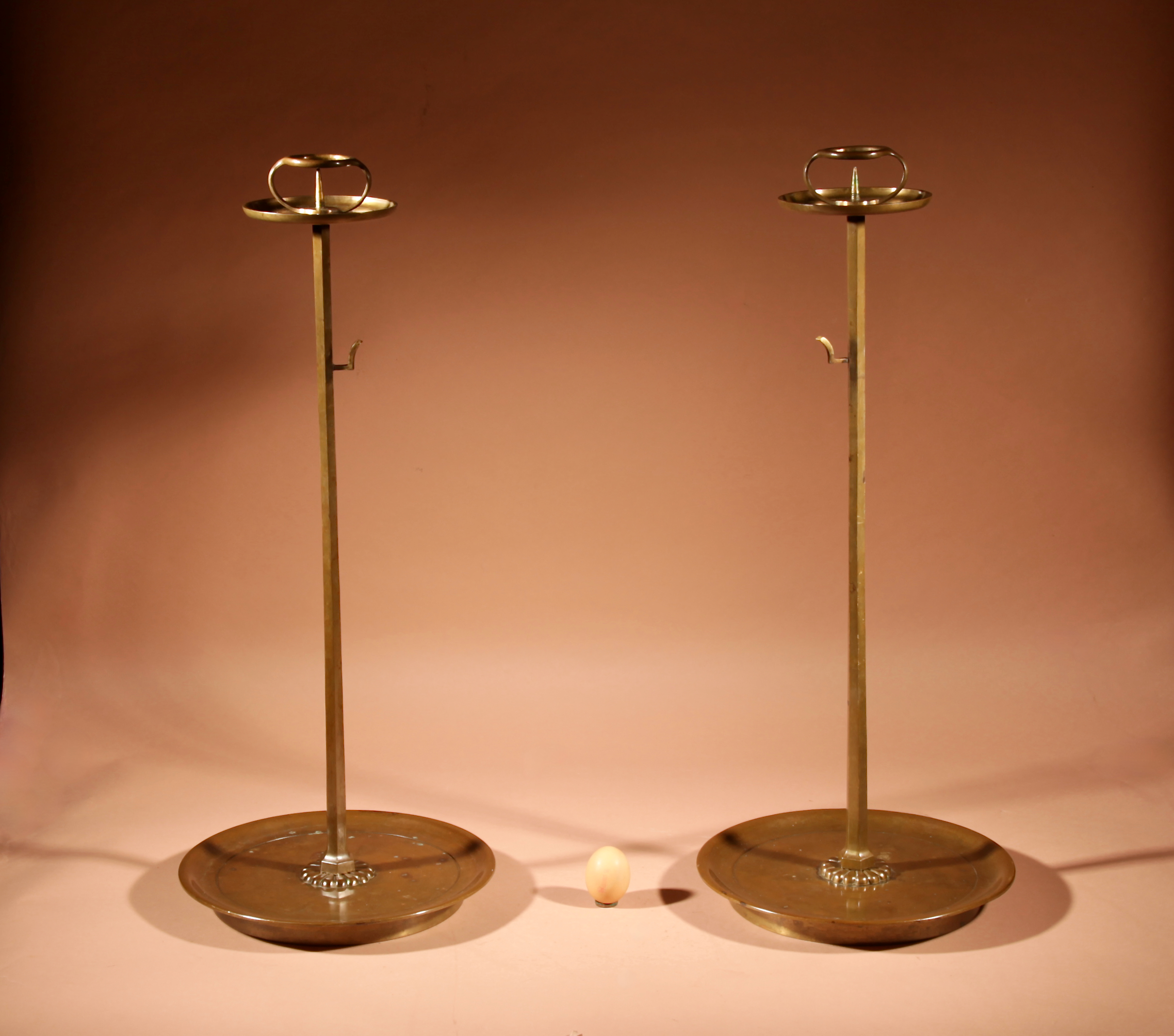 Interesting Pair Of Japanese Bronze Candlesticks. 19th century Antique Lighting 3